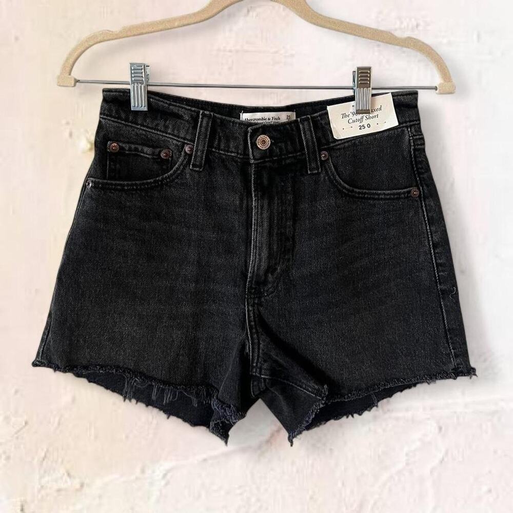 NWT Abercrombie & Fitch 90s Relaxed Cutoff Black black denim jean shorts size 25 - Picture 3 of 9
